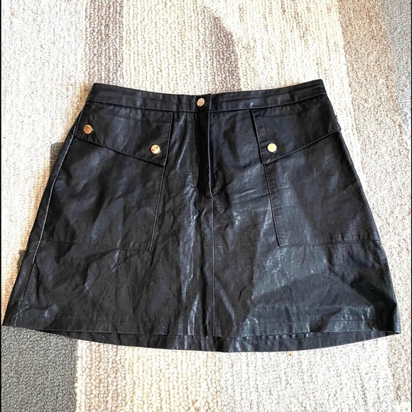 NWOT Zara Faux Leather mini skirt - size XS - black colour - Picture 1 of 6